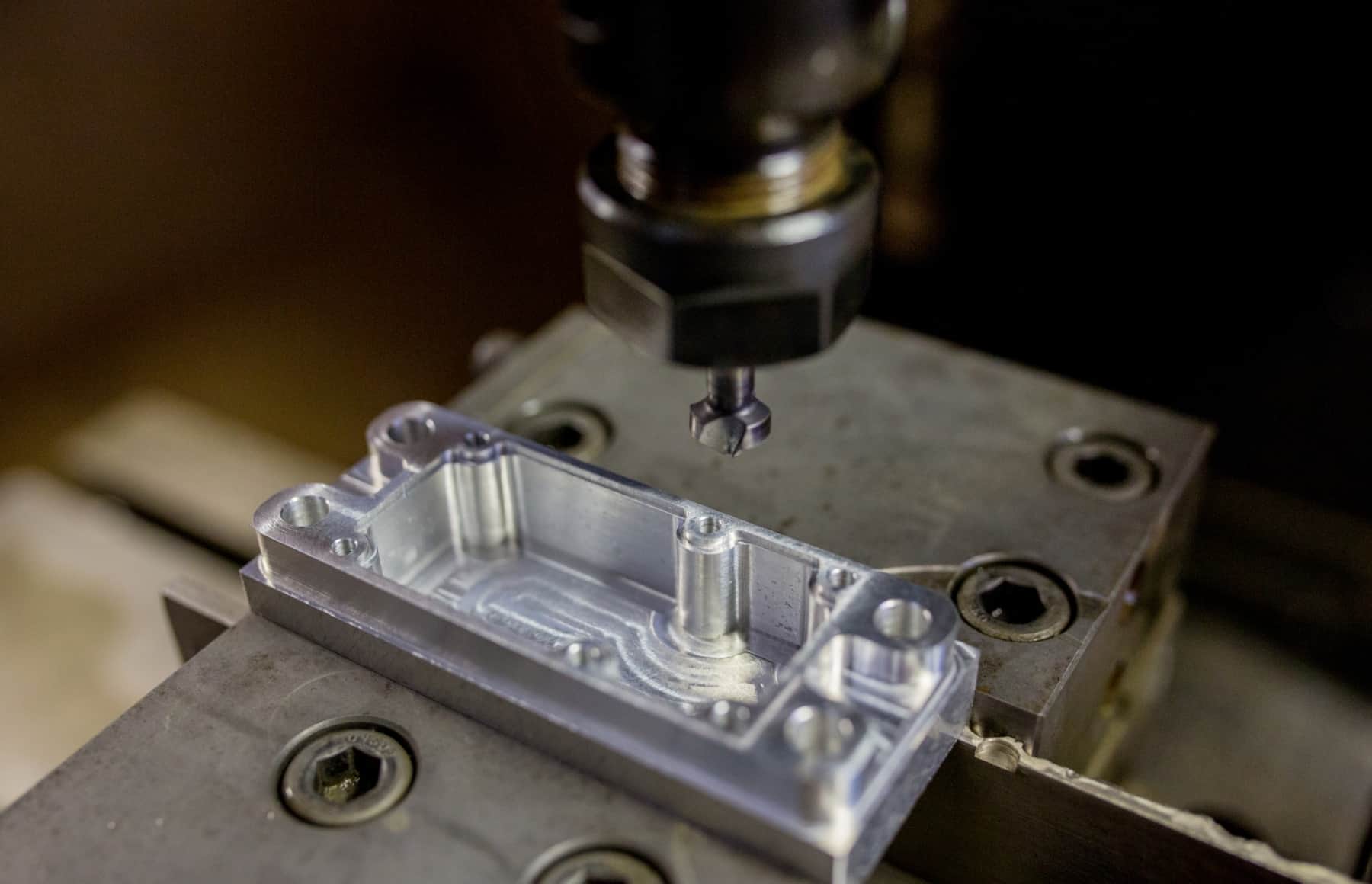 機械で整形をしている様子